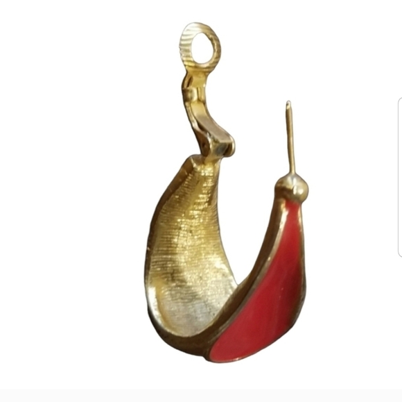 MODE ART VINTAGE GOLDTONED & RED ENAMEL STATEMENT EARRINGS - Picture 6 of 6